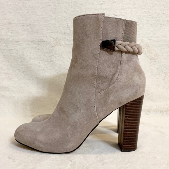 Saks Ankle High Stacked Heeled Boot - Picture 5 of 8